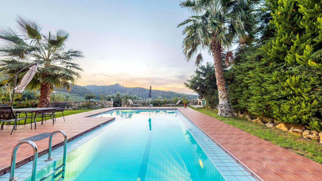 Meliades Villas Agia Marina  Bagian luar foto
